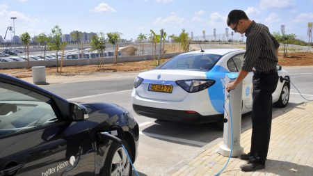 Израиль планирует запретить все бензиновые и дизельные автомобили с 2030 года и полностью убрать налоги на электромобили Израиль планирует запретить все бензиновые и дизельные автомобили с 2030 года и полностью убрать налоги на электромобили