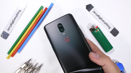 Смартфон OnePlus 6T достойно показал себя в испытаниях на прочность JerryRigEverything Смартфон OnePlus 6T достойно показал себя в испытаниях на прочность JerryRigEverything