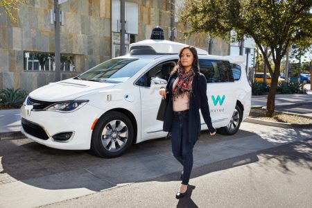 Автономные автомобили Waymo преодолели отметку в 10 млн миль (16 млн км) беспилотных поездок по реальным дорогам США Автономные автомобили Waymo преодолели отметку в 10 млн миль (16 млн км) беспилотных поездок по реальным дорогам США