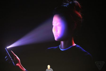 Для разблокировки iPhone X через Face ID сотрудники ФБР привлекли подозреваемого Для разблокировки iPhone X через Face ID сотрудники ФБР привлекли подозреваемого