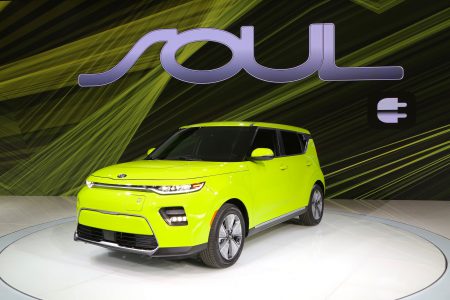 Представлен обновленный электрокроссовер Kia Soul EV: футуристичный дизайн, мощность 200 л.с. и батарея на 64 кВтч с жидкостным охлаждением Представлен обновленный электрокроссовер Kia Soul EV: футуристичный дизайн, мощность 200 л.с. и батарея на 64 кВтч с жидкостным охлаждением