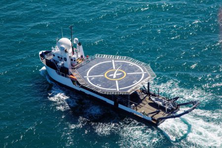 Спасательное судно SpaceX Go Searcher готово к самым худшим сценариям возвращения экипажа корабля Dragon с МКС на Землю Спасательное судно SpaceX Go Searcher готово к самым худшим сценариям возвращения экипажа корабля Dragon с МКС на Землю