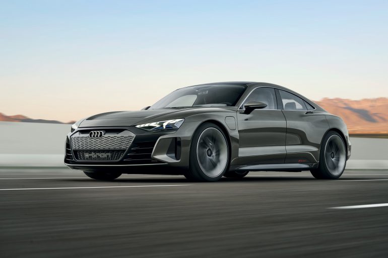  Audi e-tron GT  :  590 ..,     3,5 ,  90 ,   400  (WLTP)     2021 