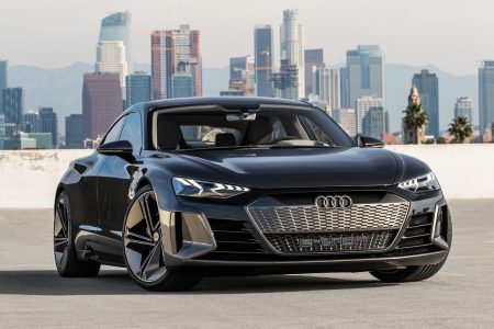 Электромобиль Audi e-tron GT представлен официально: мощность 590 л.с., разгон до сотни за 3,5 с, батарея 90 кВтч, запас хода 400 км (WLTP) и начало продаж в 2021 году Электромобиль Audi e-tron GT представлен официально: мощность 590 л.с., разгон до сотни за 3,5 с, батарея 90 кВтч, запас хода 400 км (WLTP) и начало продаж в 2021 году
