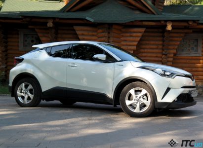Гибрид Toyota C-HR: модная жизнь в стиле «эко» Гибрид Toyota C-HR: модная жизнь в стиле «эко»