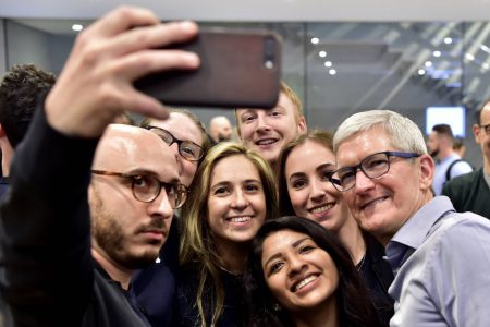 WSJ: Apple сокращает заказы на выпуск всех трех смартфонов Apple iPhone последнего поколения из-за низкого спроса WSJ: Apple сокращает заказы на выпуск всех трех смартфонов Apple iPhone последнего поколения из-за низкого спроса