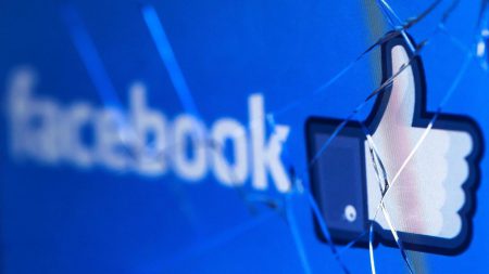 Пользователи пожаловались на сбой в работе Facebook, их выбрасывает из аккаунтов Пользователи пожаловались на сбой в работе Facebook, их выбрасывает из аккаунтов