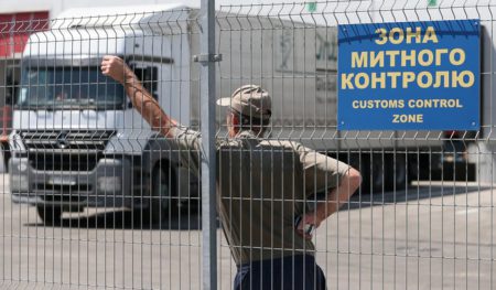 ГФС борется с контрабандой и серым импортом: грузы не оформляются, легальные импортеры несут потери и, вероятно, вскоре все снова подорожает ГФС борется с контрабандой и серым импортом: грузы не оформляются, легальные импортеры несут потери и, вероятно, вскоре все снова подорожает