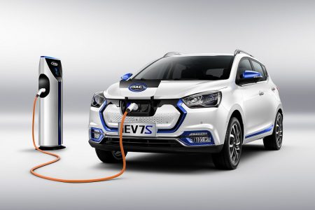 В Украине стартуют официальные продажи китайского электрокроссовера JAC iEV7S с запасом хода 300 км по цене $25,500 В Украине стартуют официальные продажи китайского электрокроссовера JAC iEV7S с запасом хода 300 км по цене $25,500