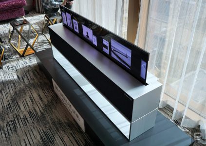 LG показала коммерческую версию сворачивающегося телевизора и готова приступить к продажам в этом году LG показала коммерческую версию сворачивающегося телевизора и готова приступить к продажам в этом году
