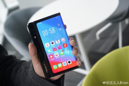 Oppo тоже показала складной смартфон с гибким экраном, который очень похож на Huawei Mate X Oppo тоже показала складной смартфон с гибким экраном, который очень похож на Huawei Mate X