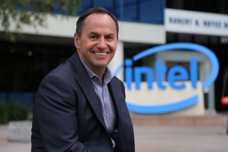 После семи месяцев поисков совет директоров Intel наконец выбрал нового гендиректора. Им стал бывший финансовый директор компании После семи месяцев поисков совет директоров Intel наконец выбрал нового гендиректора. Им стал бывший финансовый директор компании