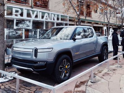 Как и ожидалось, Amazon вложил в американского производителя электромобилей Rivian значительную часть $700 млн раунда инвестиций Как и ожидалось, Amazon вложил в американского производителя электромобилей Rivian значительную часть $700 млн раунда инвестиций