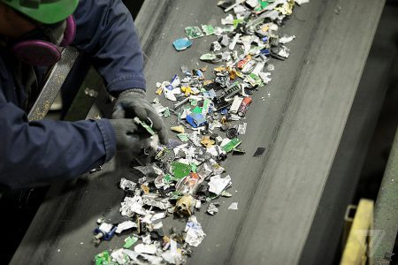 «2700 кг бронзы, 4100 кг серебра и 30,3 кг золота». Токио близок к достижению цели по изготовлению олимпийских медалей из переработанной электроники «2700 кг бронзы, 4100 кг серебра и 30,3 кг золота». Токио близок к достижению цели по изготовлению олимпийских медалей из переработанной электроники