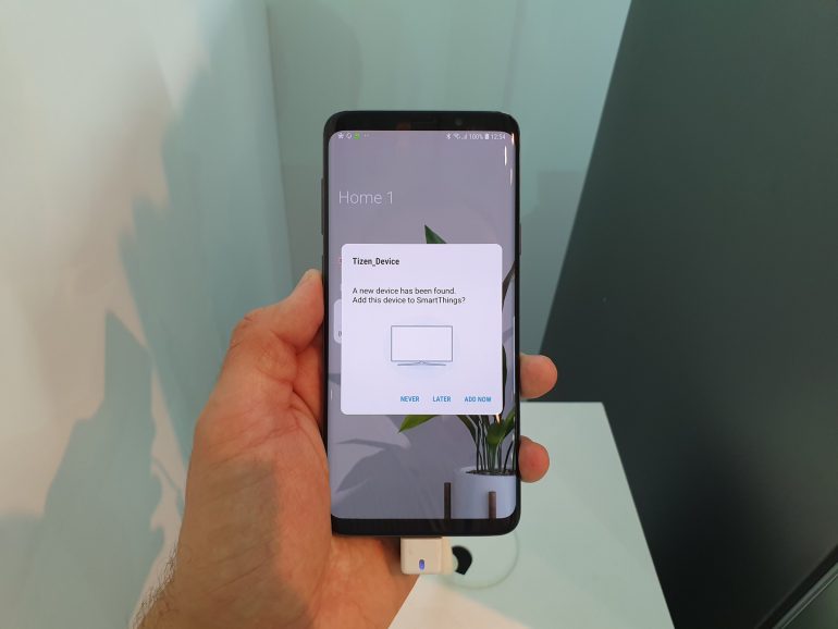    Samsung 2019: Family Hub 3.0, - POWERbot VR7200     Bixby
