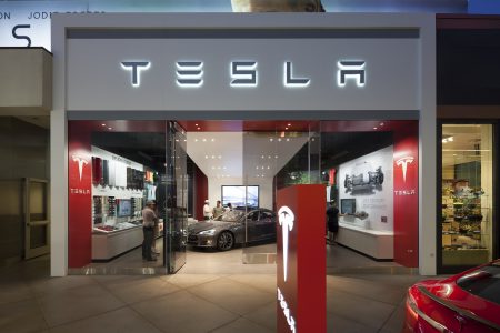 Tesla незначительно повысит цены на электромобили (за исключением дешевой Model 3), чтобы сохранить больше офлайн-магазинов Tesla незначительно повысит цены на электромобили (за исключением дешевой Model 3), чтобы сохранить больше офлайн-магазинов