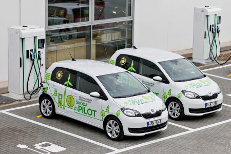 Skoda запустила в Чехии программу Citigo E-Pilot, в рамках которой выдала прототипы электромобилей обычным пользователям (отзывы используют для доработки серийной версии e-Citigo) Skoda запустила в Чехии программу Citigo E-Pilot, в рамках которой выдала прототипы электромобилей обычным пользователям (отзывы используют для доработки серийной версии e-Citigo)