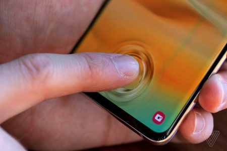 Дактилоскопический датчик Samsung Galaxy S10 удалось обмануть с помощью отпечатка пальца, напечатанного на 3D-принтере Дактилоскопический датчик Samsung Galaxy S10 удалось обмануть с помощью отпечатка пальца, напечатанного на 3D-принтере