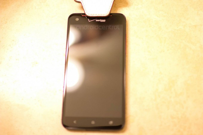 HTC DLX — американский аналог японского смартфона HTC J butterfly с Full HD-экраном