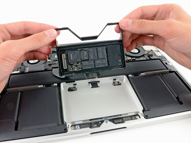 iFixit: Retina MacBook Pro 13" не намного лучше в ремонте, чем 15-дюймовый аналог