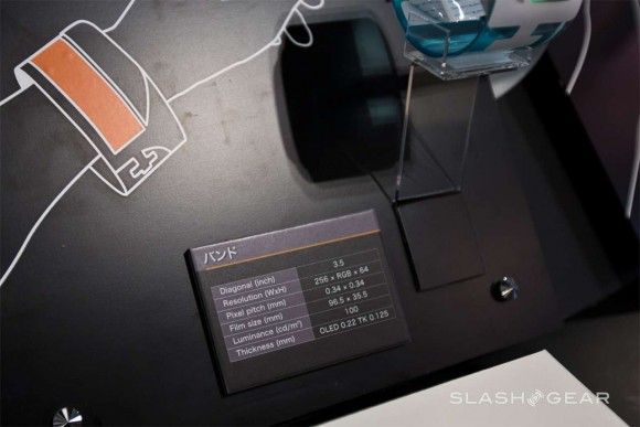 Futaba разработала часы на базе гибкого OLED дисплея толщиной всего 0,22 мм