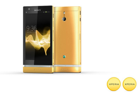 Sony покрыла смартфон Xperia P 24-каратным золотом