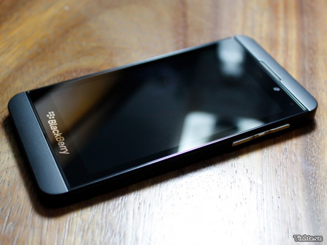 Вьетнамский сайт опубликовал фото смартфона BlackBerry 10 L-Series