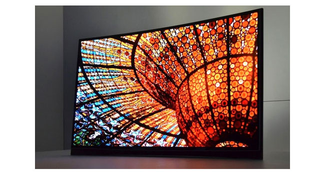 Samsung показала на CES первый в мире изогнутый OLED телевизор