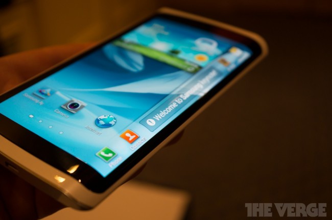 Прототип смартфона Samsung с гибким дисплеем