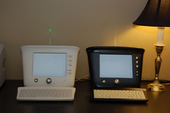 Интернет-планшет 3Com Audrey не только был доступен в двух цветах (черном и белом), но и комплектовался внешней клавиатурой