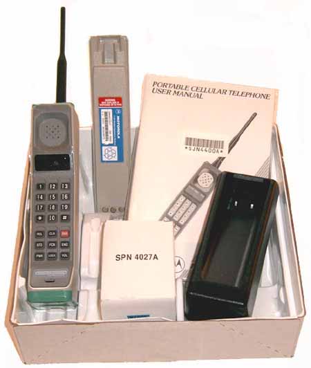 Комплектация первого мобильного телефона