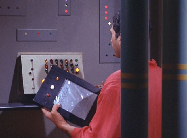 Авторы телесериала «Звездный путь» обладали своеобразным даром «предвидения»: планшетный компьютер PADD (Personal Access Display Device) стал одним из сбывшихся их прогнозов