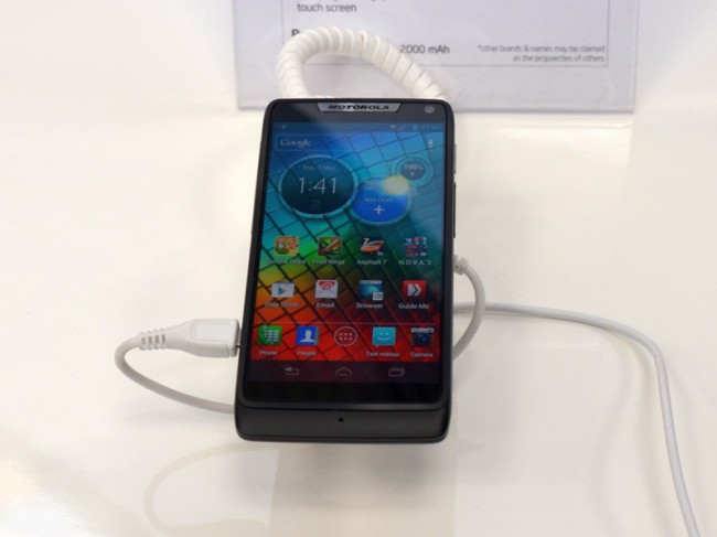 Motorola RAZRi – один из самых мощных смартфонов на рынке, основанный на Intel Atom