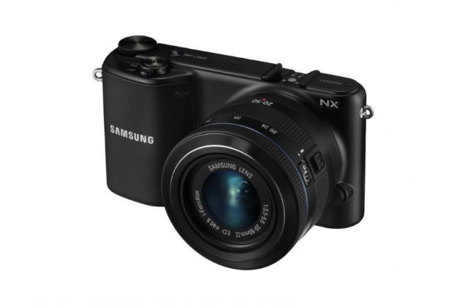 Samsung представляет в Украине беззеркальную камеру NX2000