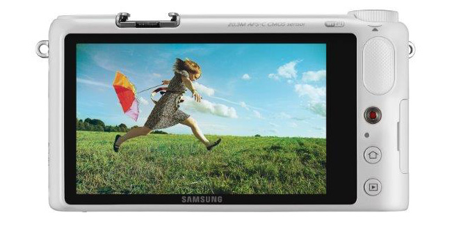 Samsung представляет в Украине беззеркальную камеру NX2000