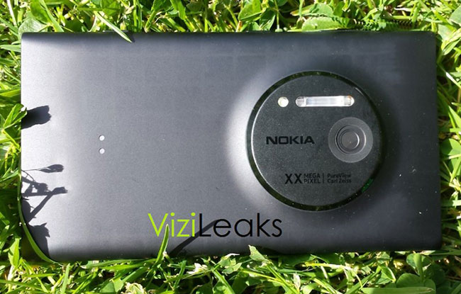 Первые фотографии гибрида Nokia Lumia 920 и 808 PureView