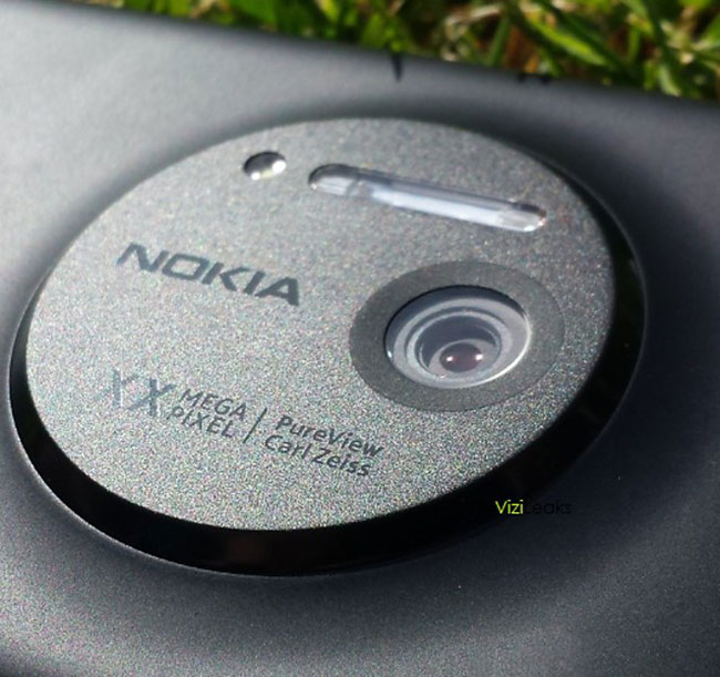 Первые фотографии гибрида Nokia Lumia 920 и 808 PureView