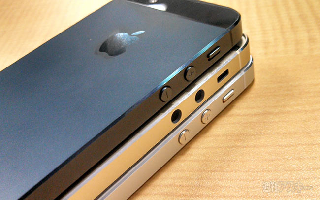 В интернете появились живые фотографии «золотого» корпуса iPhone 5S