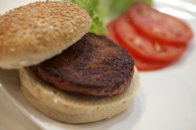 Cultured-Beef-lab-grown-burger