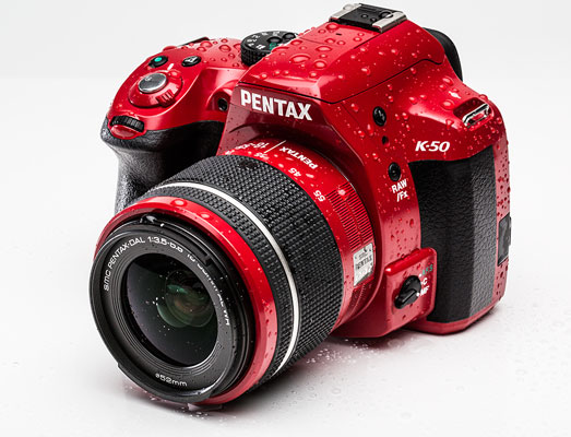 В Украине начались продажи зеркальной камеры Pentax K-50 с уникальным цветовым дизайном