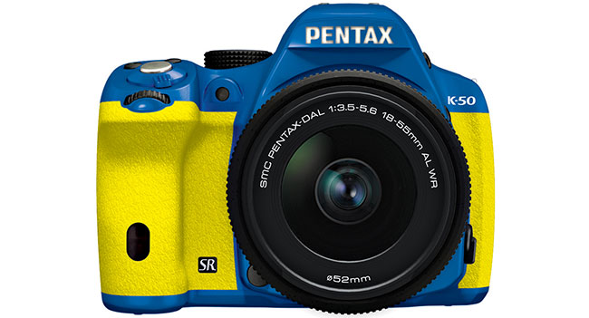 В Украине начались продажи зеркальной камеры Pentax K-50 с уникальным цветовым дизайном