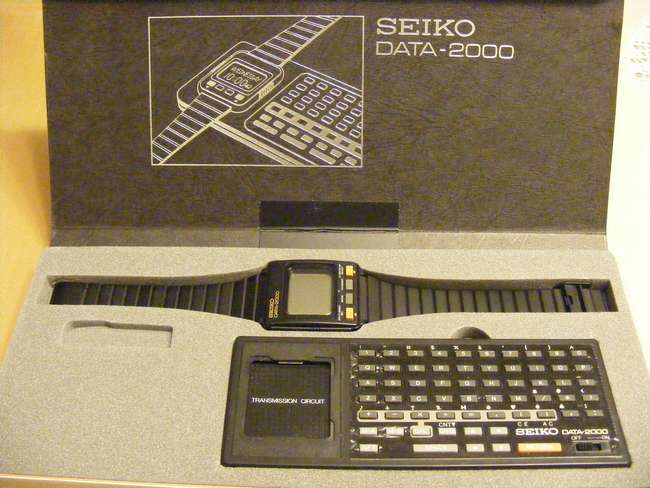 Умные часы Seiko Data 2000 с клавиатурной док-станцией(1983 год)