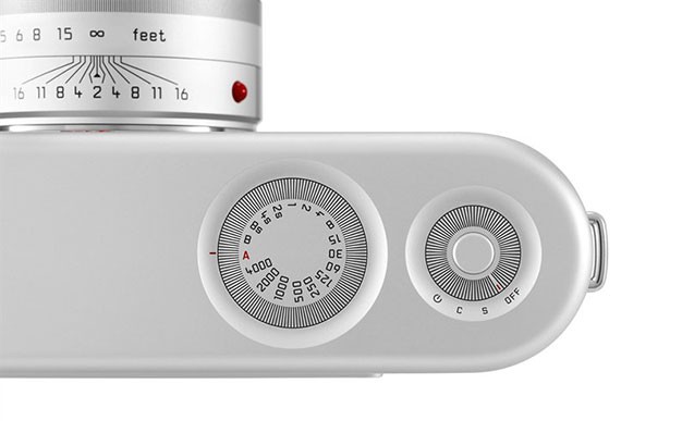 Дизайнерская версия фотокамеры Leica M, созданная Джонатаном Айвом и Марком Ньюсоном, уйдет с молотка 23 ноября