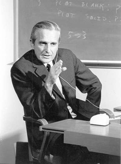 Энгельбарт на лекции в Стэнфордском институте, 1967 г.