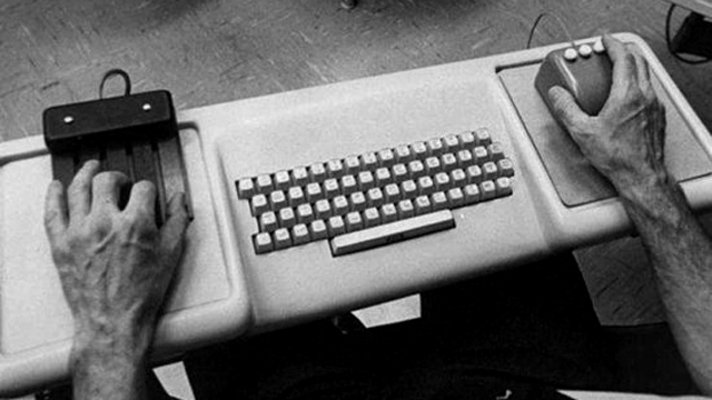 Управление компьютером на презентации 9 декабря 1968 г.