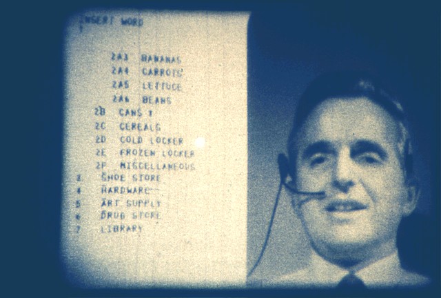Видео и текст на одном экране: кадр из презентации 1968 г.