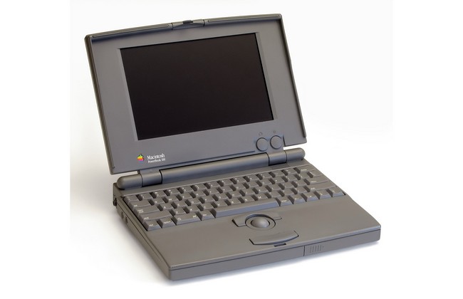 Лэптоп Apple PowerBook 100: 9-дюймовый экран, 16-МГц процессор Motorola 68000, 2 Мб ОЗУ, 20 Мб HDD и цена $2300 (1991 год)
