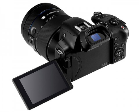 Samsung продемонстрирует беззеркальную камеру Galaxy NX30 во время CES 2014