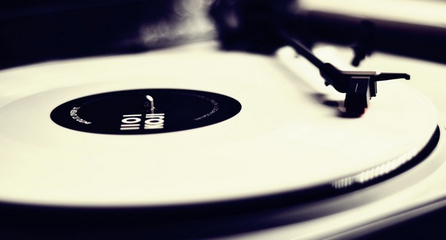 vinyl_record_player