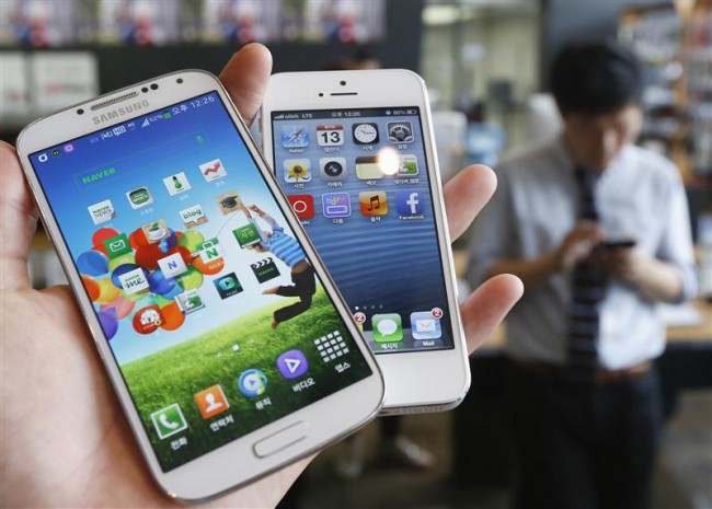 В минувшем квартале Apple и Samsung получили почти 120% прибыли на рынке смартфонов